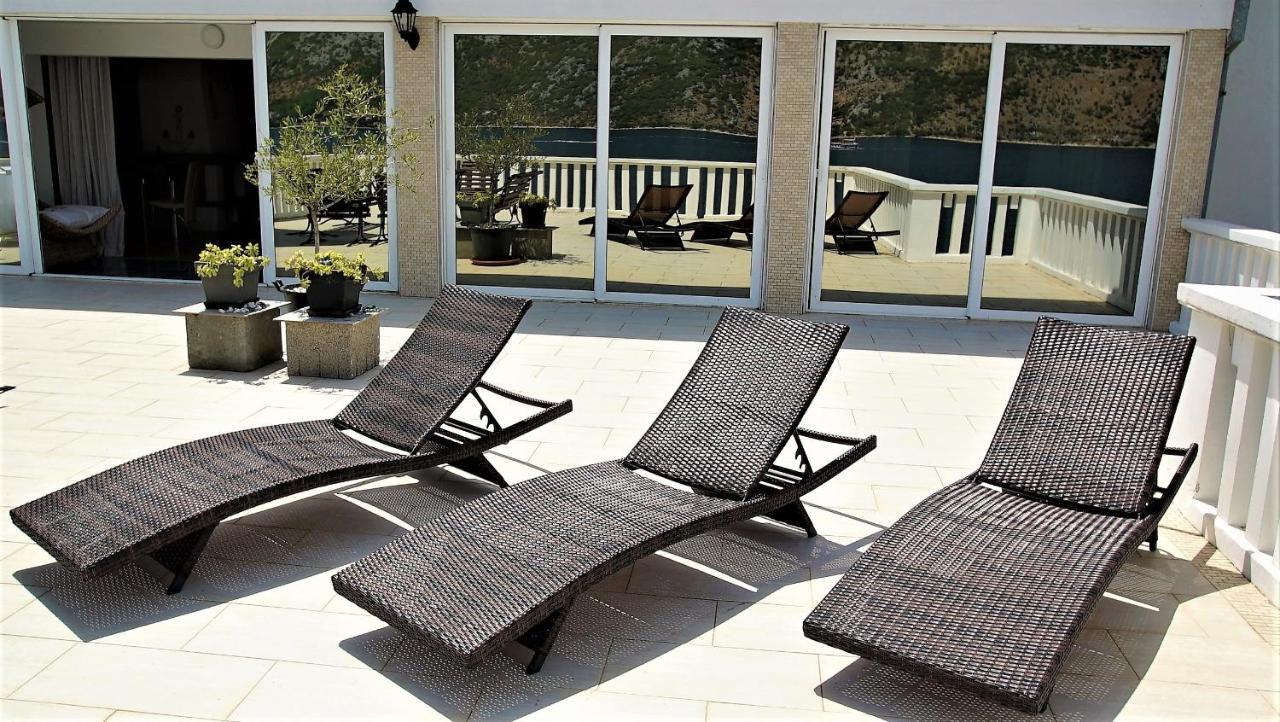 Penthouse Stoliv New Spa-Pool Villa Is Located 5M From The Sea, Exclusive Terrace,Private Jetty Wih Sunbeds, Pebble Beach, Secluded Location Total Area 375M2 At Your Disposal Κότορ Εξωτερικό φωτογραφία