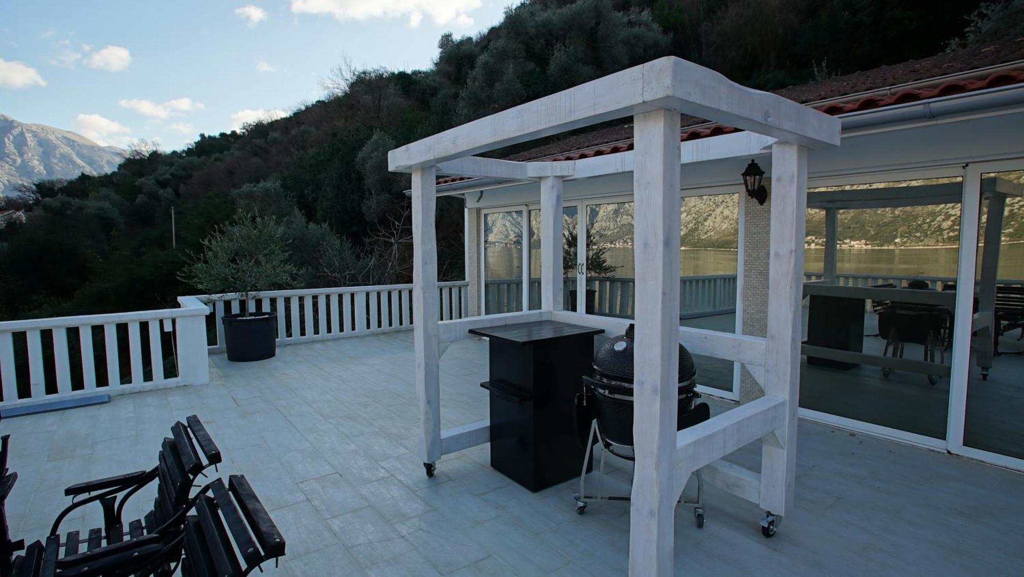 Penthouse Stoliv New Spa-Pool Villa Is Located 5M From The Sea, Exclusive Terrace,Private Jetty Wih Sunbeds, Pebble Beach, Secluded Location Total Area 375M2 At Your Disposal Κότορ Εξωτερικό φωτογραφία