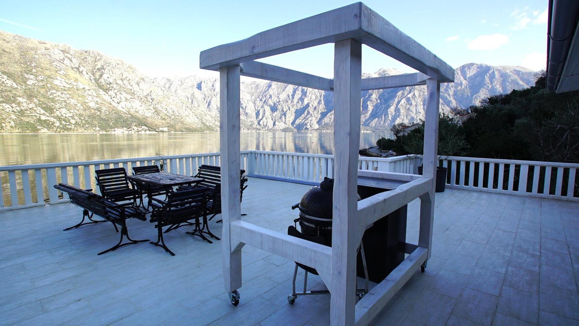 Penthouse Stoliv New Spa-Pool Villa Is Located 5M From The Sea, Exclusive Terrace,Private Jetty Wih Sunbeds, Pebble Beach, Secluded Location Total Area 375M2 At Your Disposal Κότορ Εξωτερικό φωτογραφία